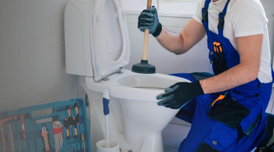 Expert burst pipe repair services in Lynnville, IA